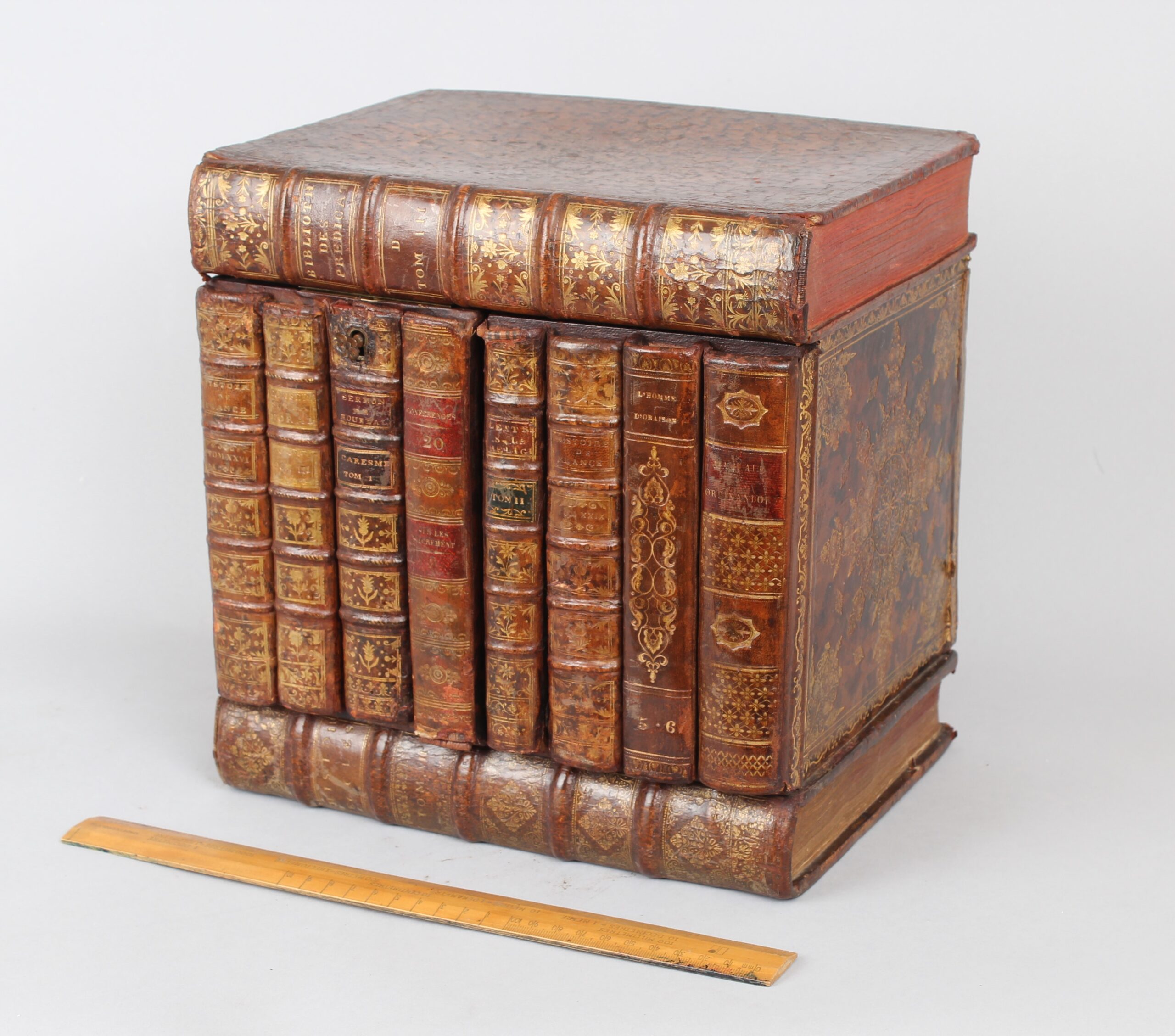 A French locking box
