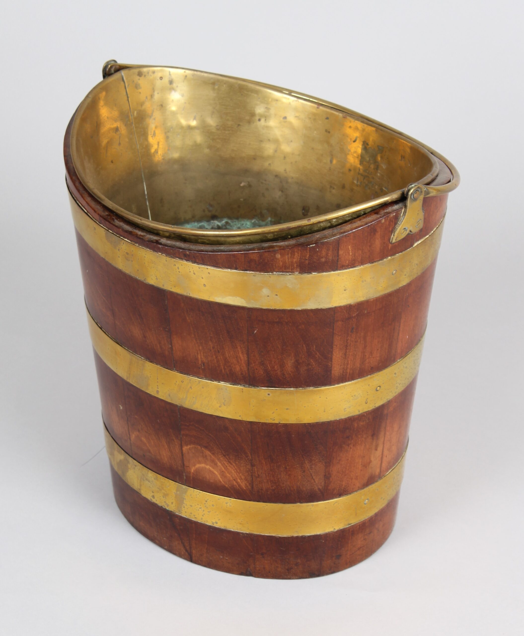 A well-shaped early 19th century Dutch mahogany Teestoof bucket