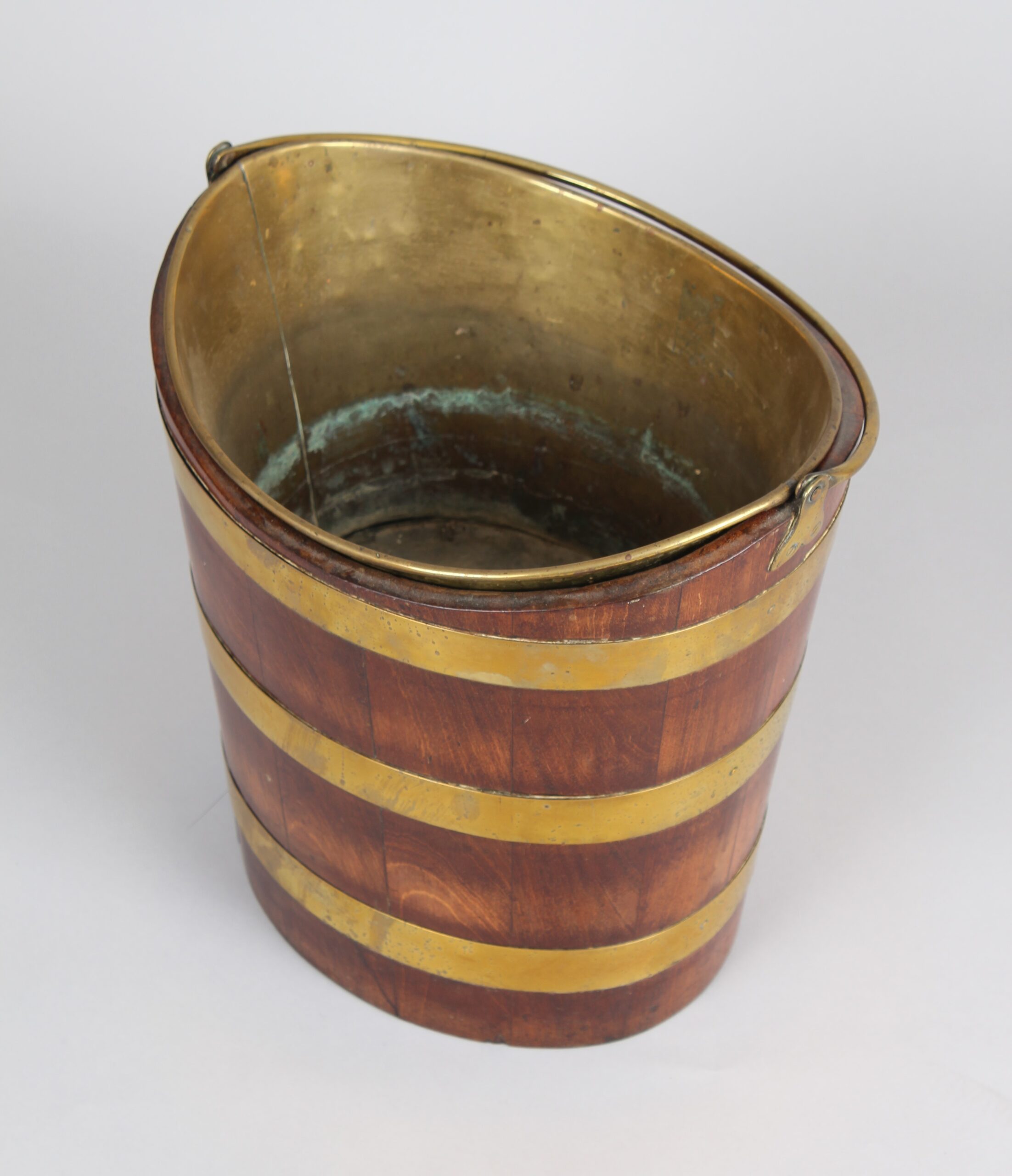 A well-shaped early 19th century Dutch mahogany Teestoof bucket