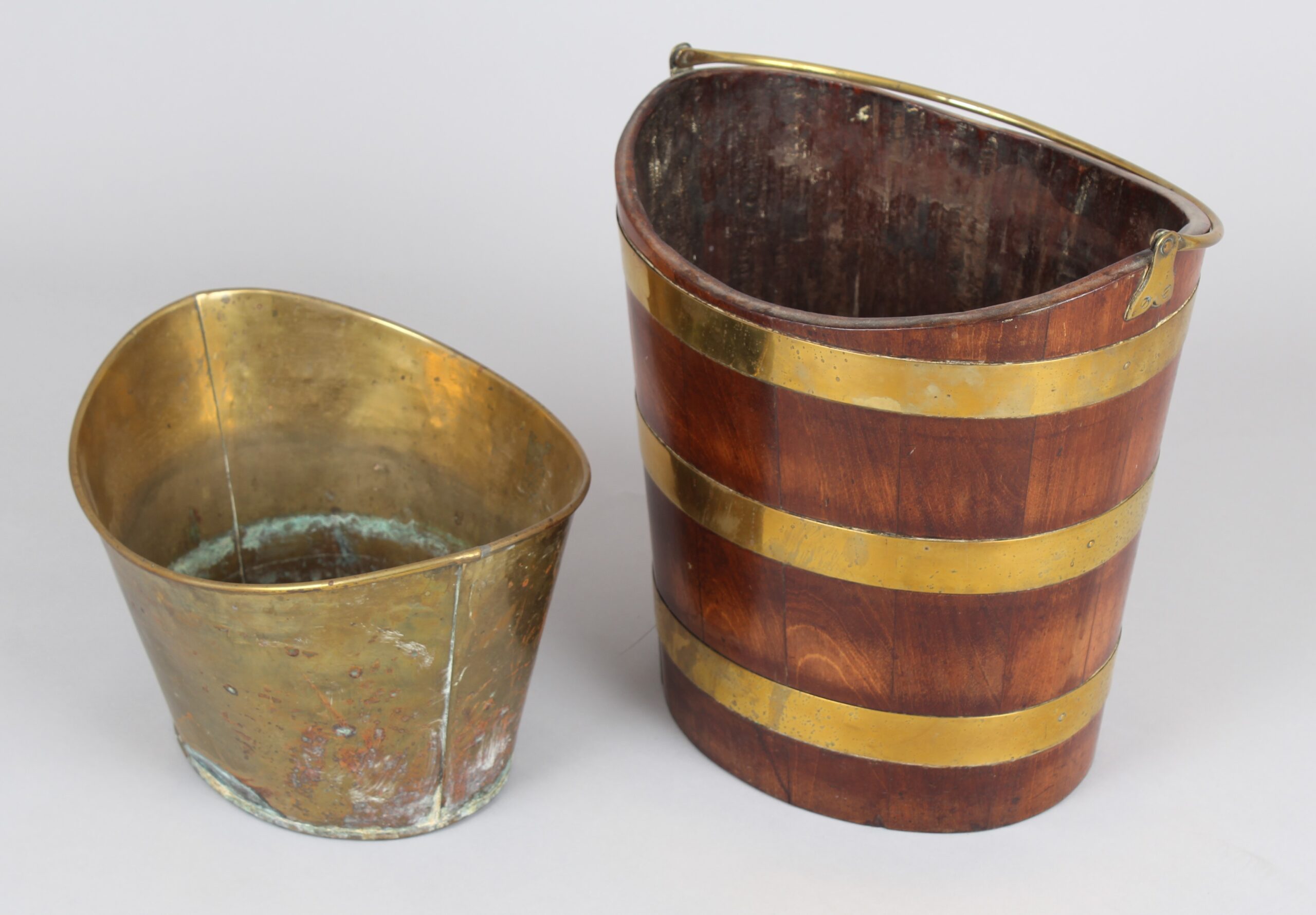 A well-shaped early 19th century Dutch mahogany Teestoof bucket