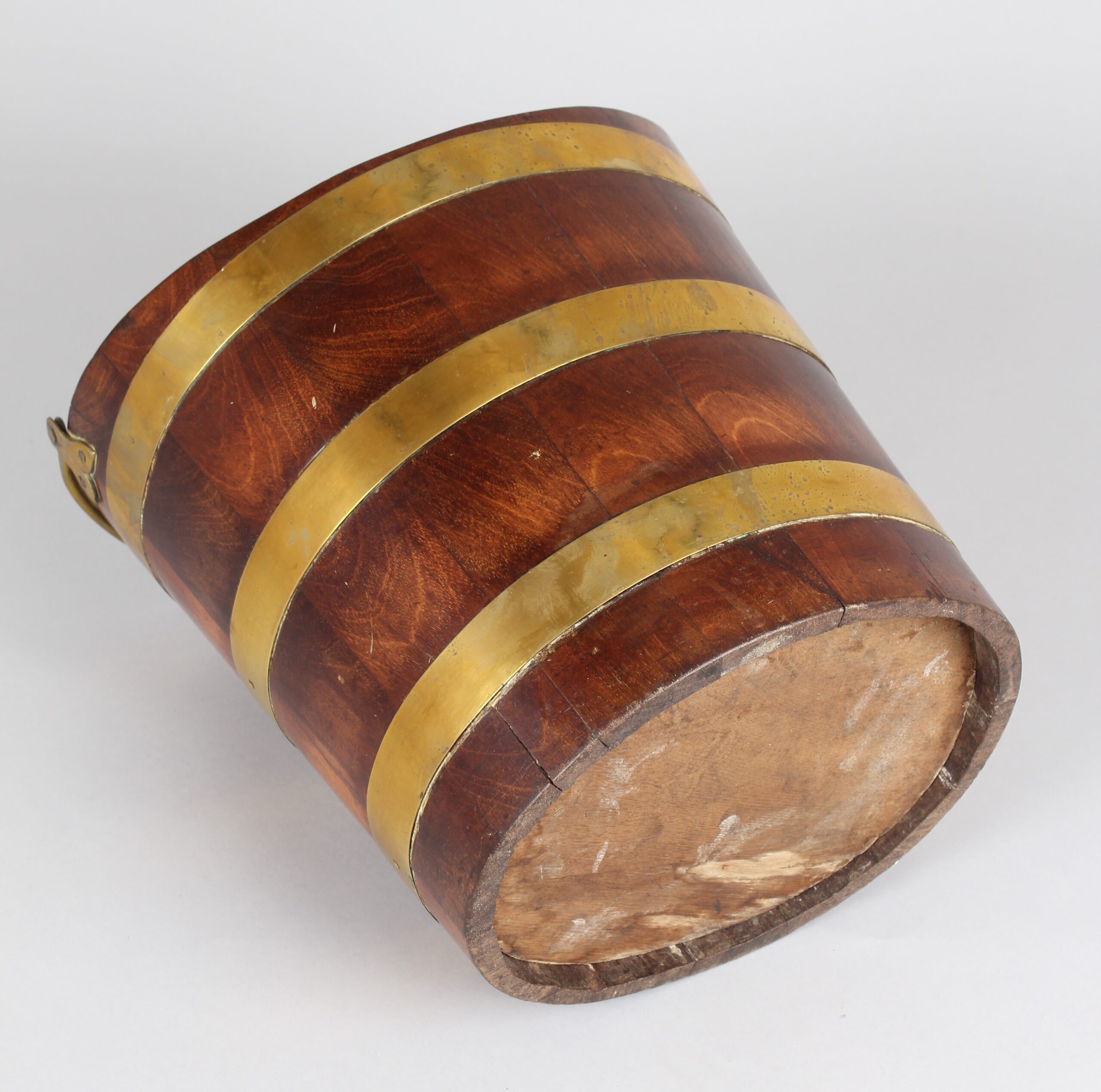 A well-shaped early 19th century Dutch mahogany Teestoof bucket