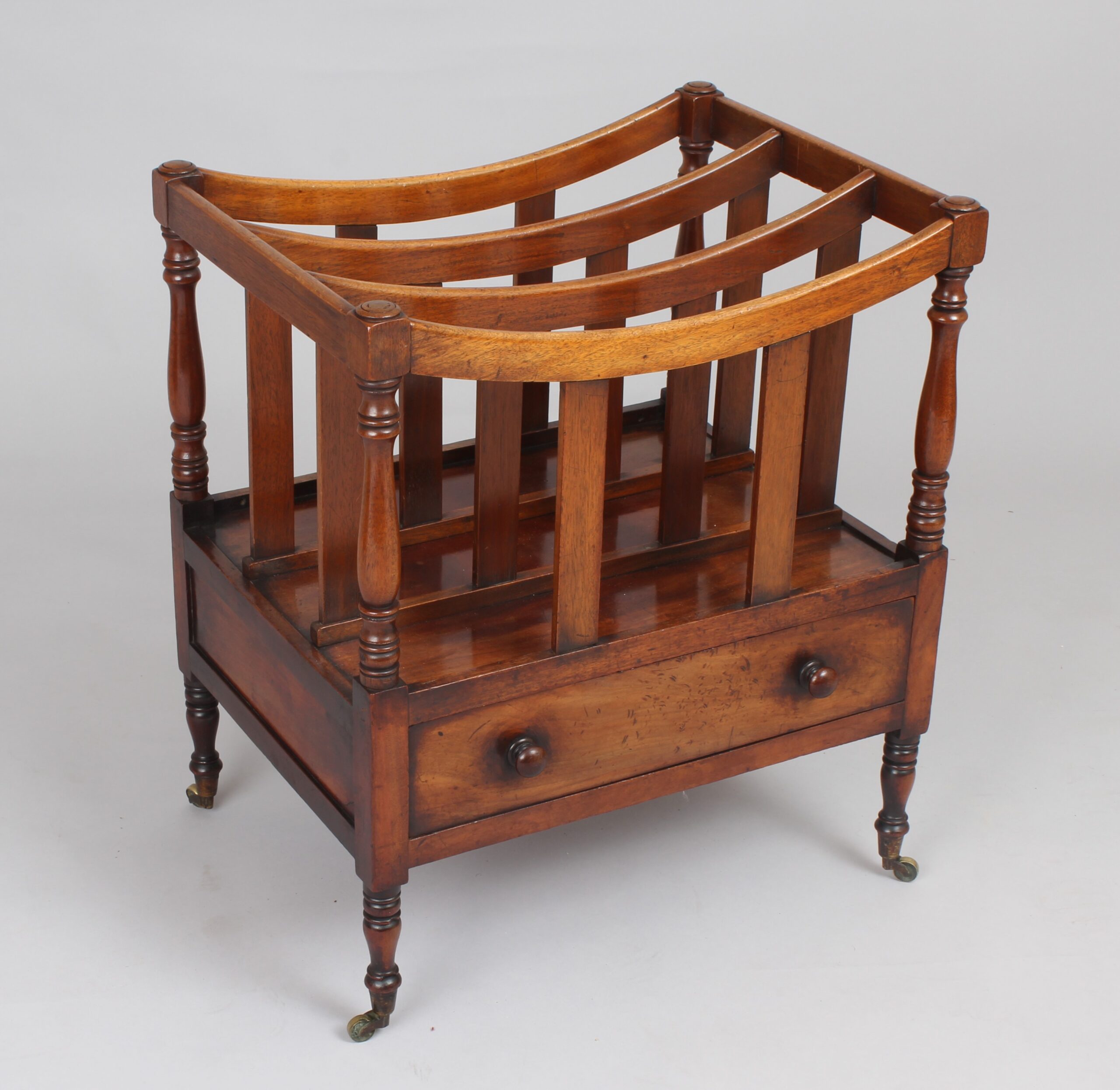 Mahogany boat-shaped canterbury
