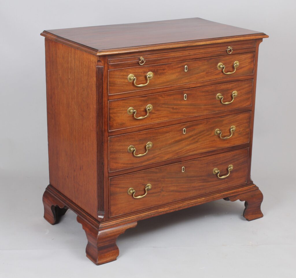Small George III period mahogany chest of drawers