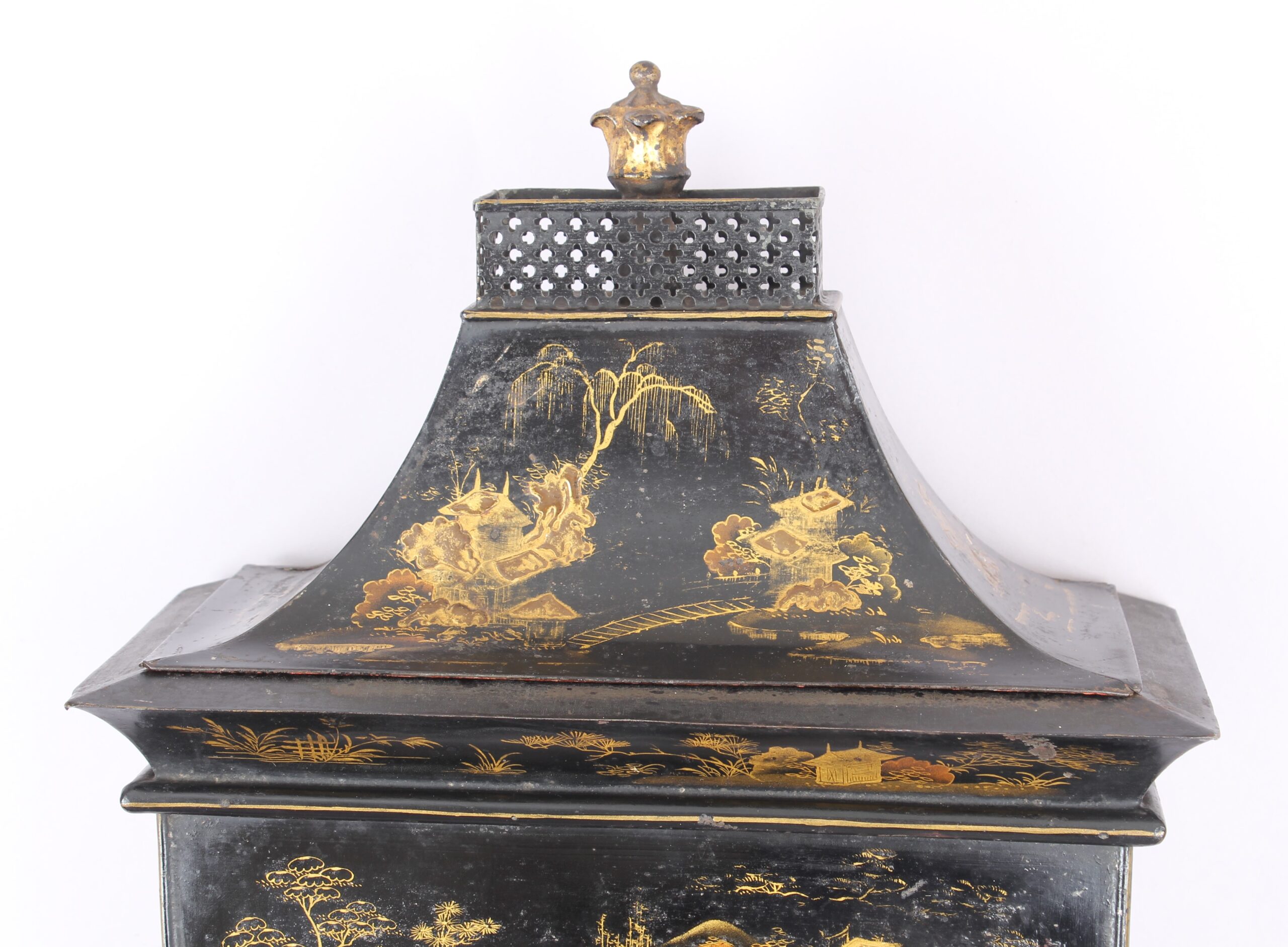 Fine and rare George III period Pontypool Japanned (tole) wall cistern