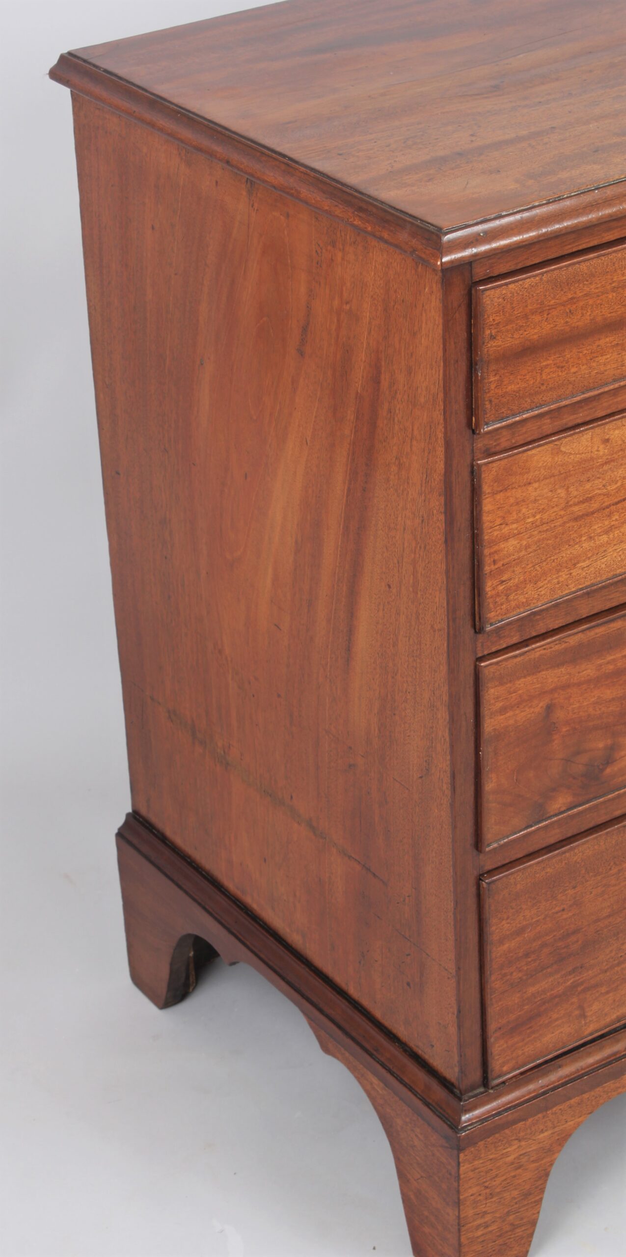 George III period mahogany chest of drawers