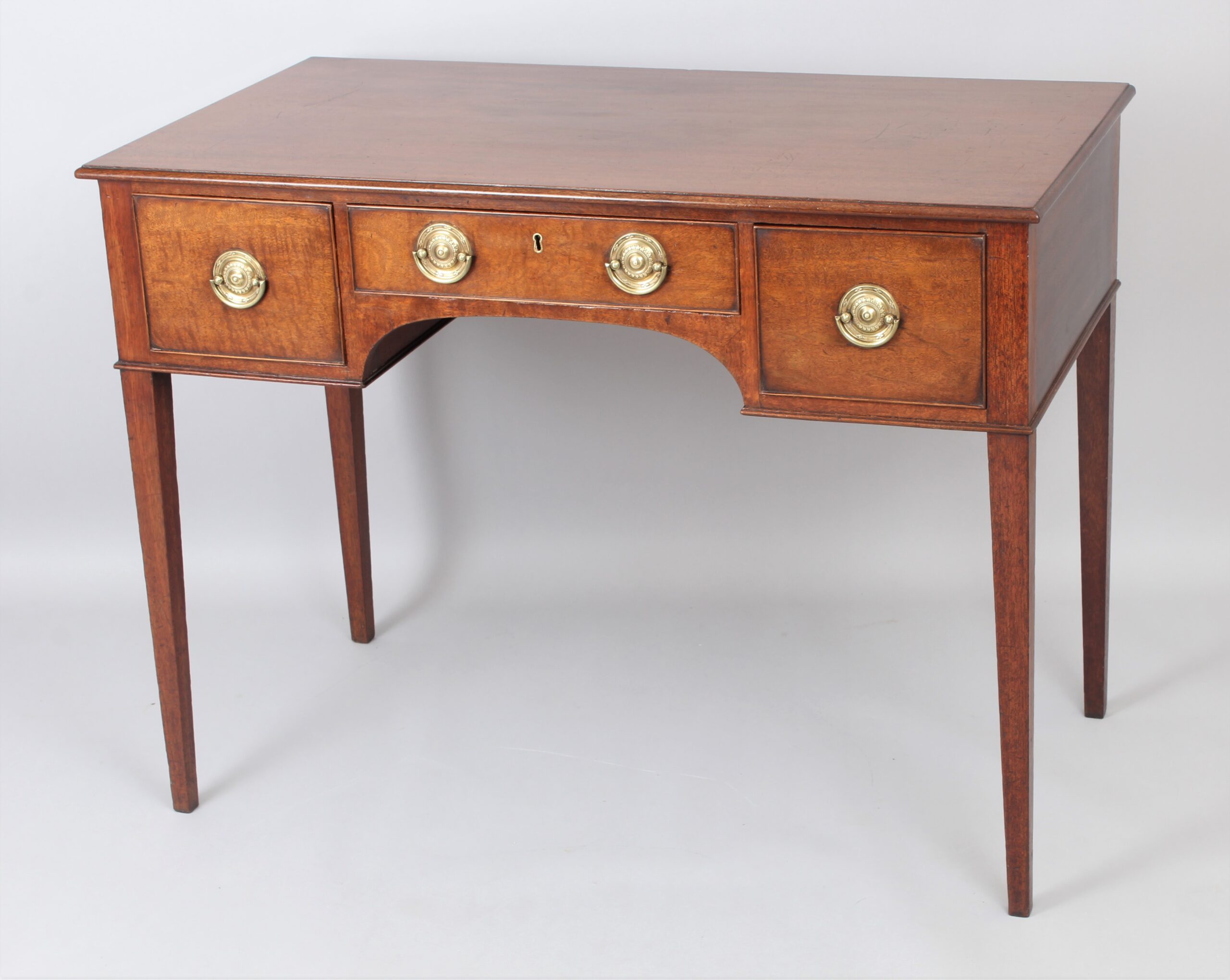 George III period mahogany side table/dressing table