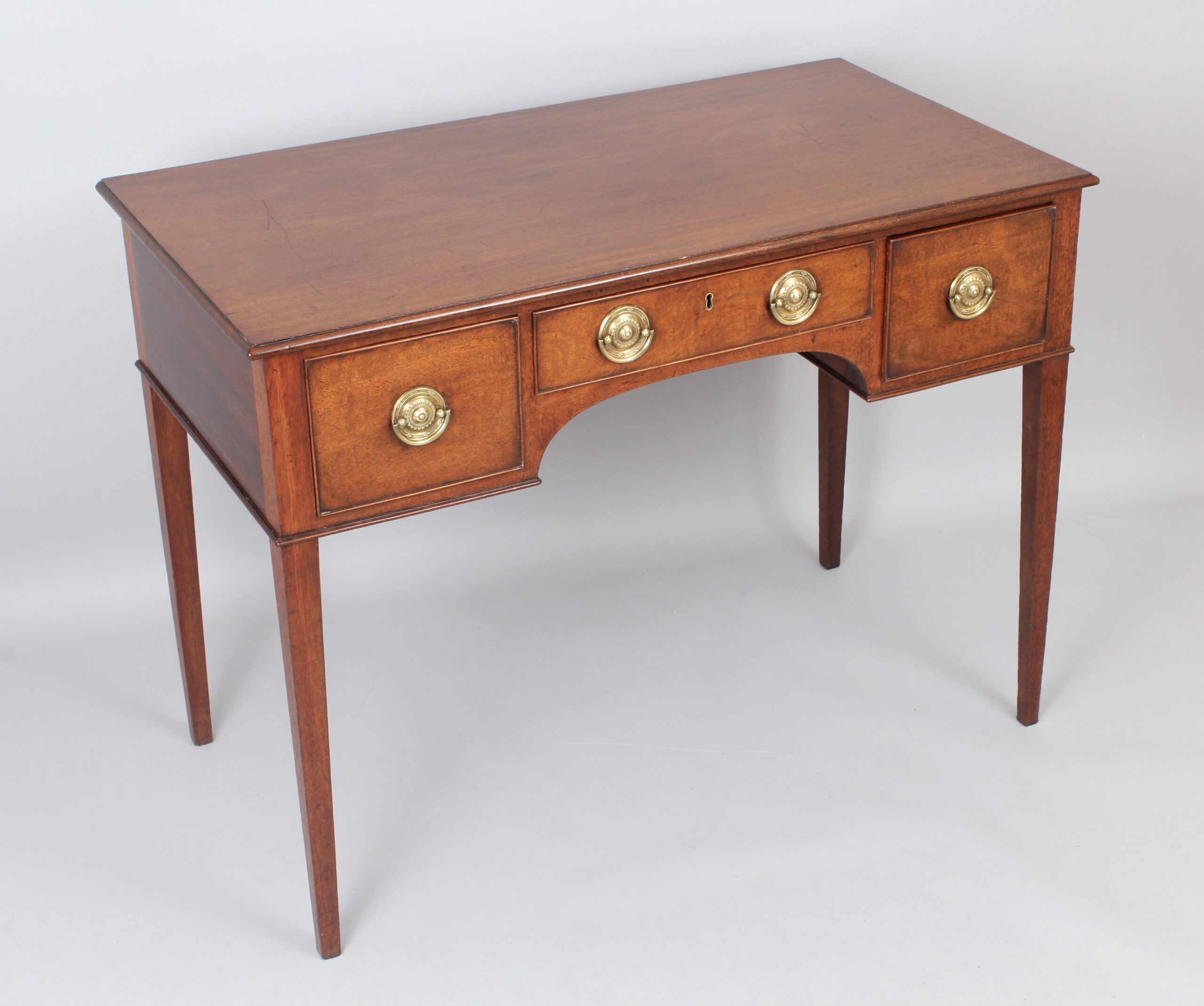 George III period mahogany side table/dressing table