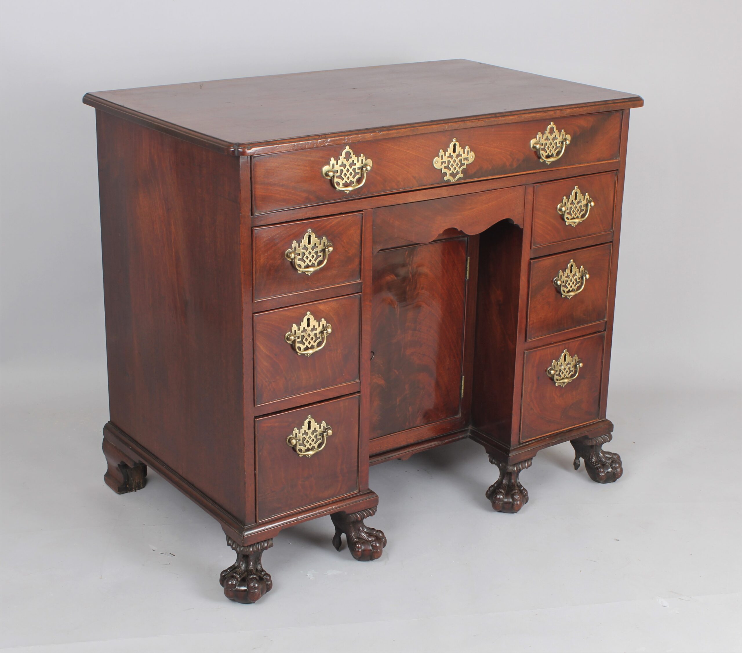 A fine and rare George II period mahogany kneehole desk/dressing table