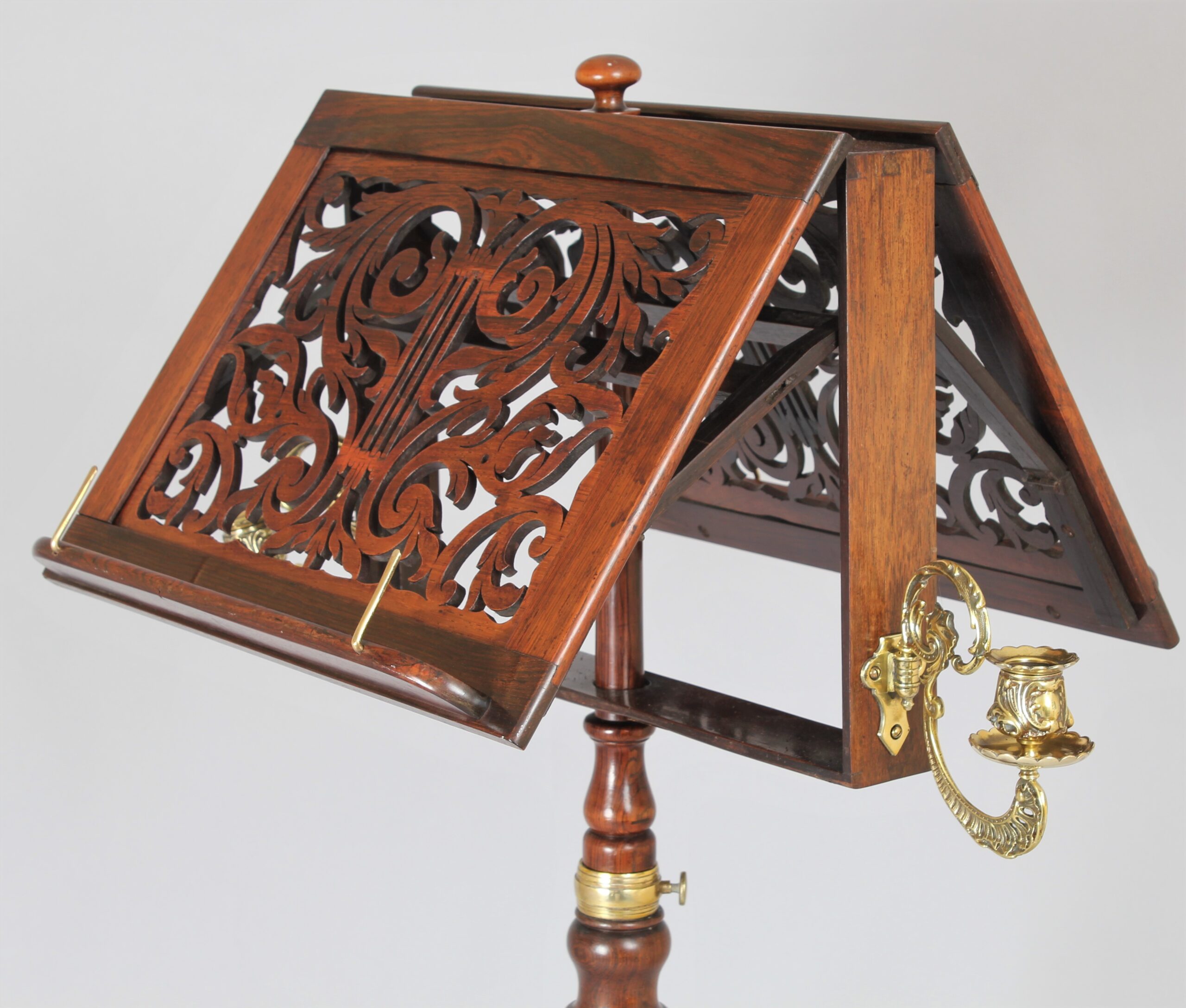 A fine quality rosewood duet stand