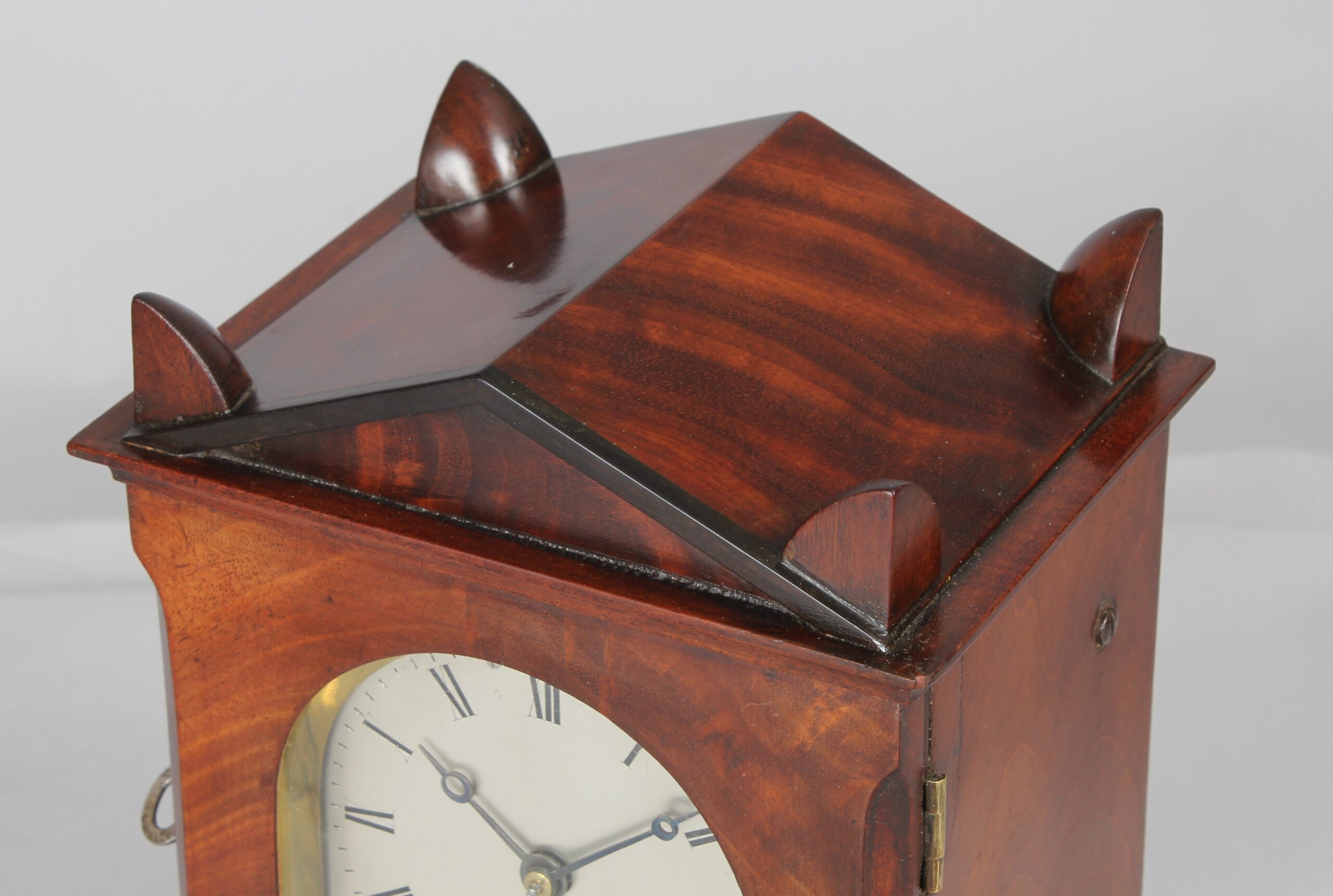 A fine George IV period mahogany mantel / library clock