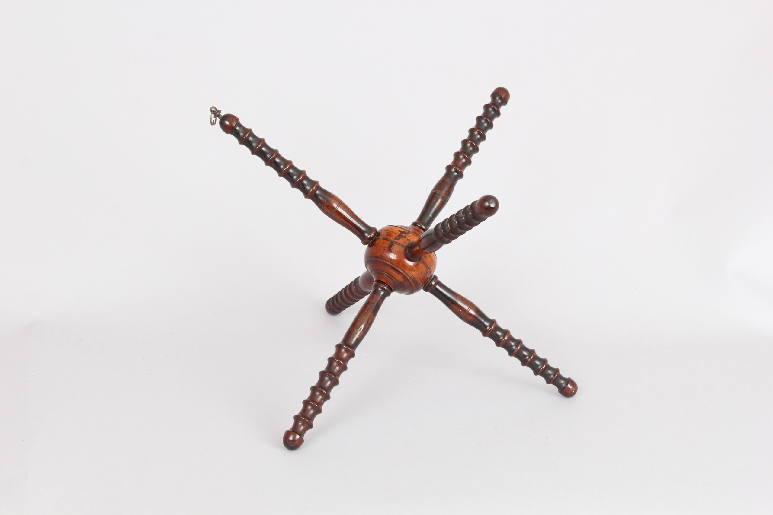 English treen fruitwood ‘cat’ or plate stand