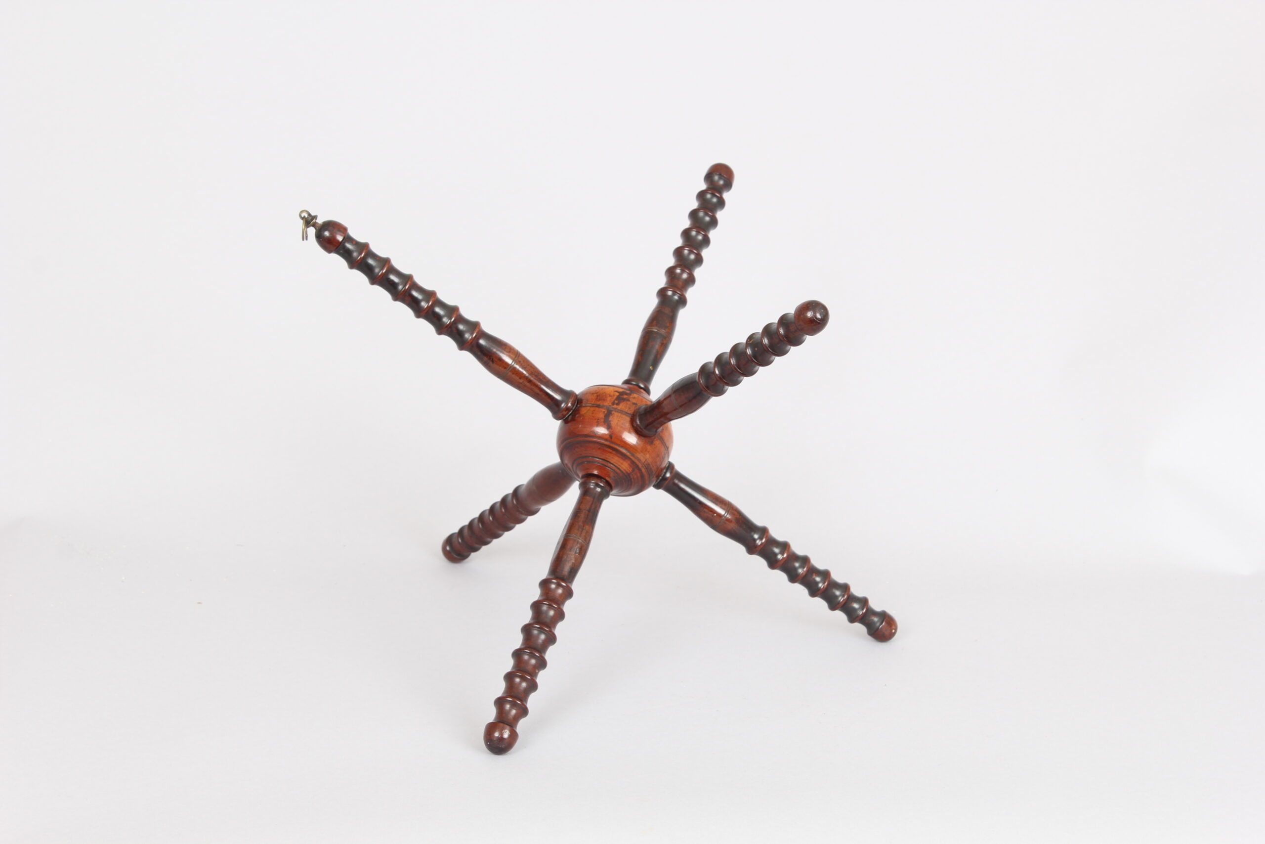 English treen fruitwood ‘cat’ or plate stand