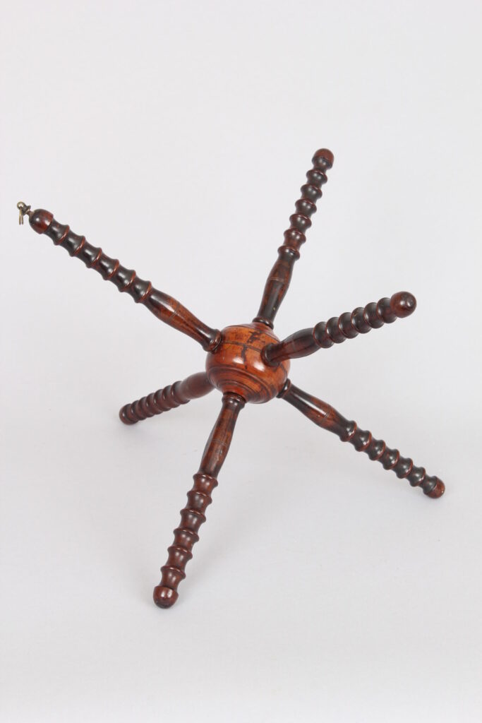 English treen fruitwood ‘cat’ or plate stand