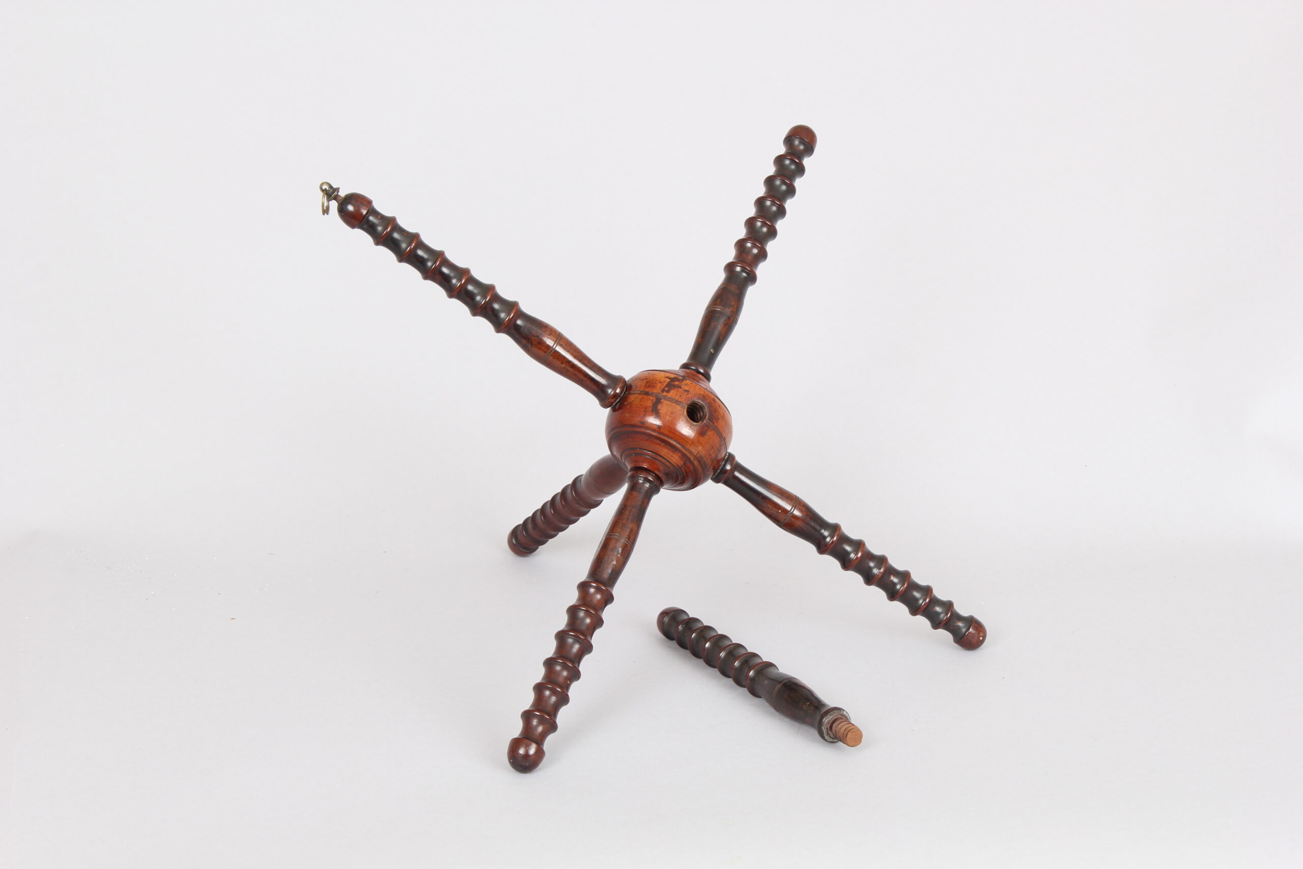 English treen fruitwood ‘cat’ or plate stand