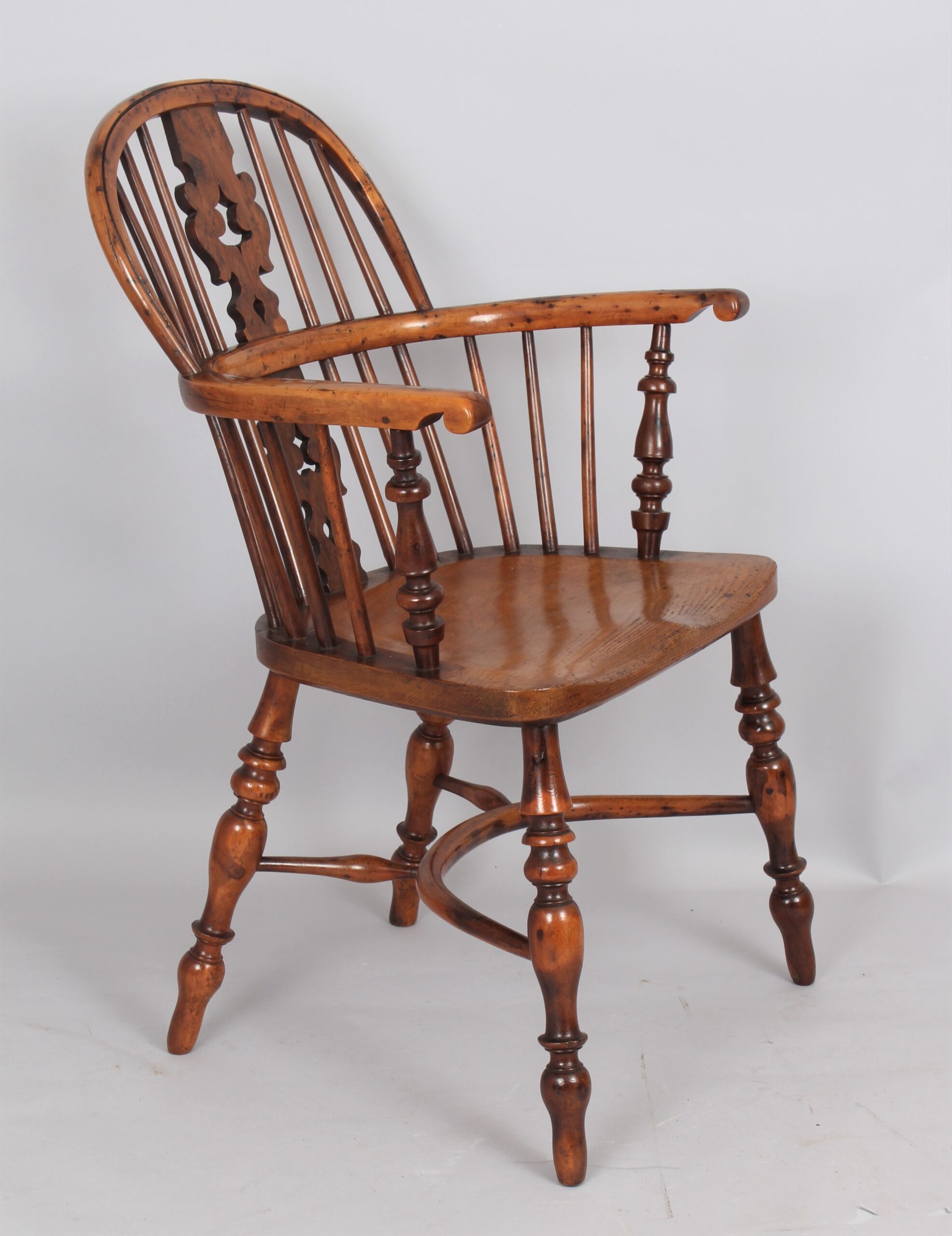 Fine pair of early 19th century yew Windsor arm chairs