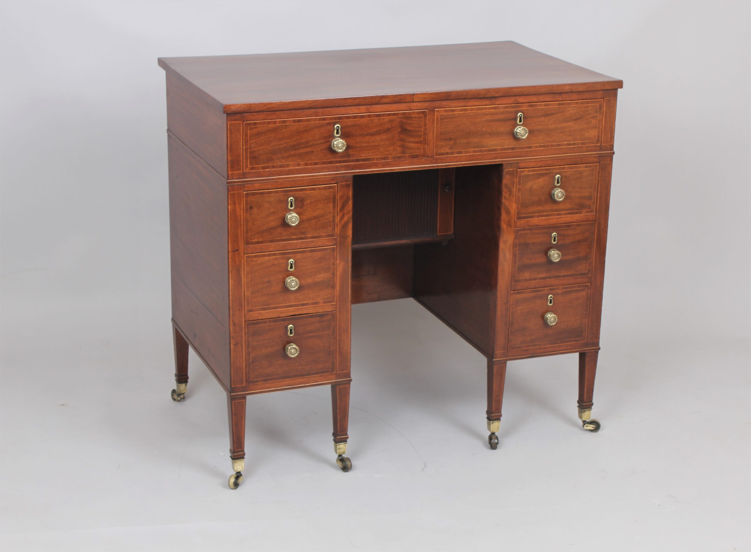Late 18th century Sheraton period mahogany kneehole dressing table
