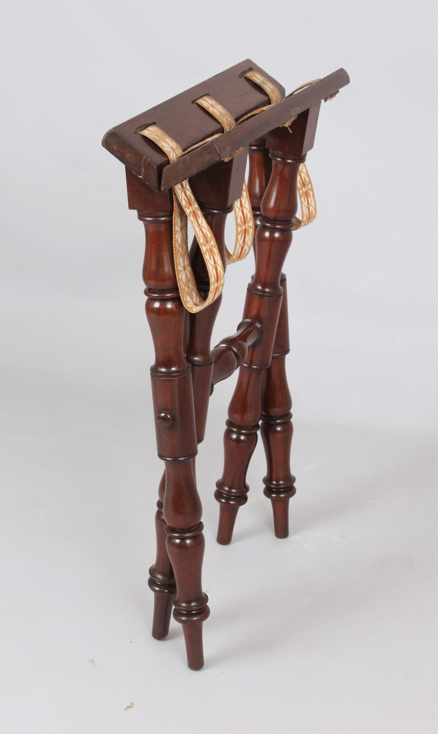Folding mahogany luggage stand