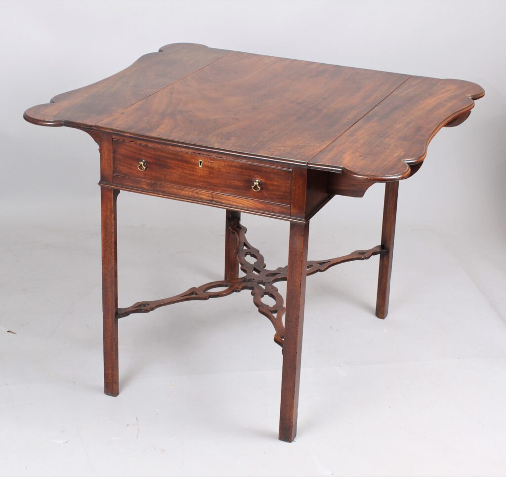 GIII mahogany Pembroke table