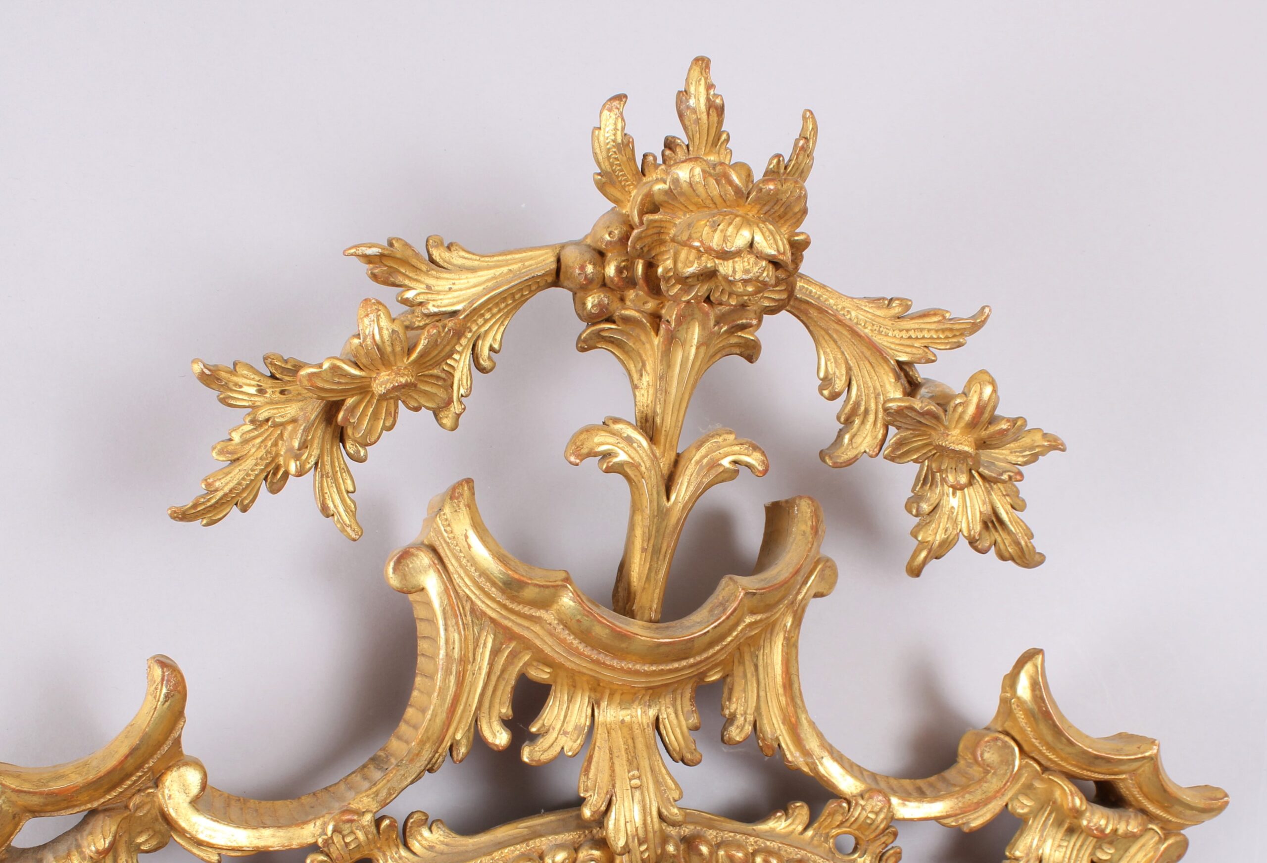 Oval carved and gilt wood mirror
