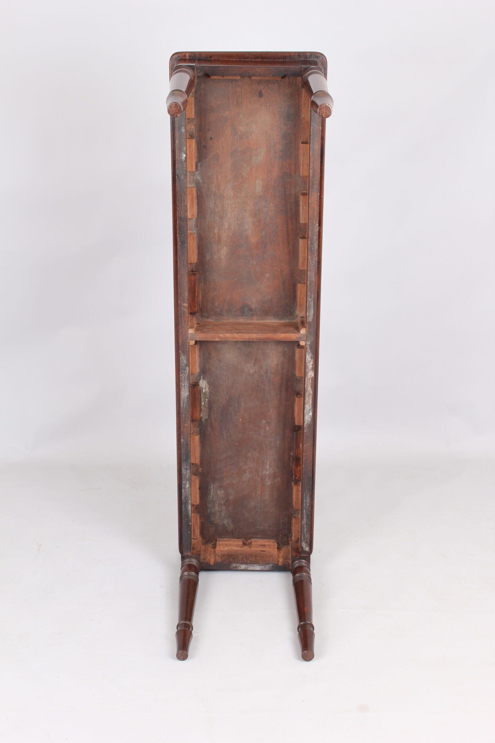 A fine and elegant mahogany hall bench