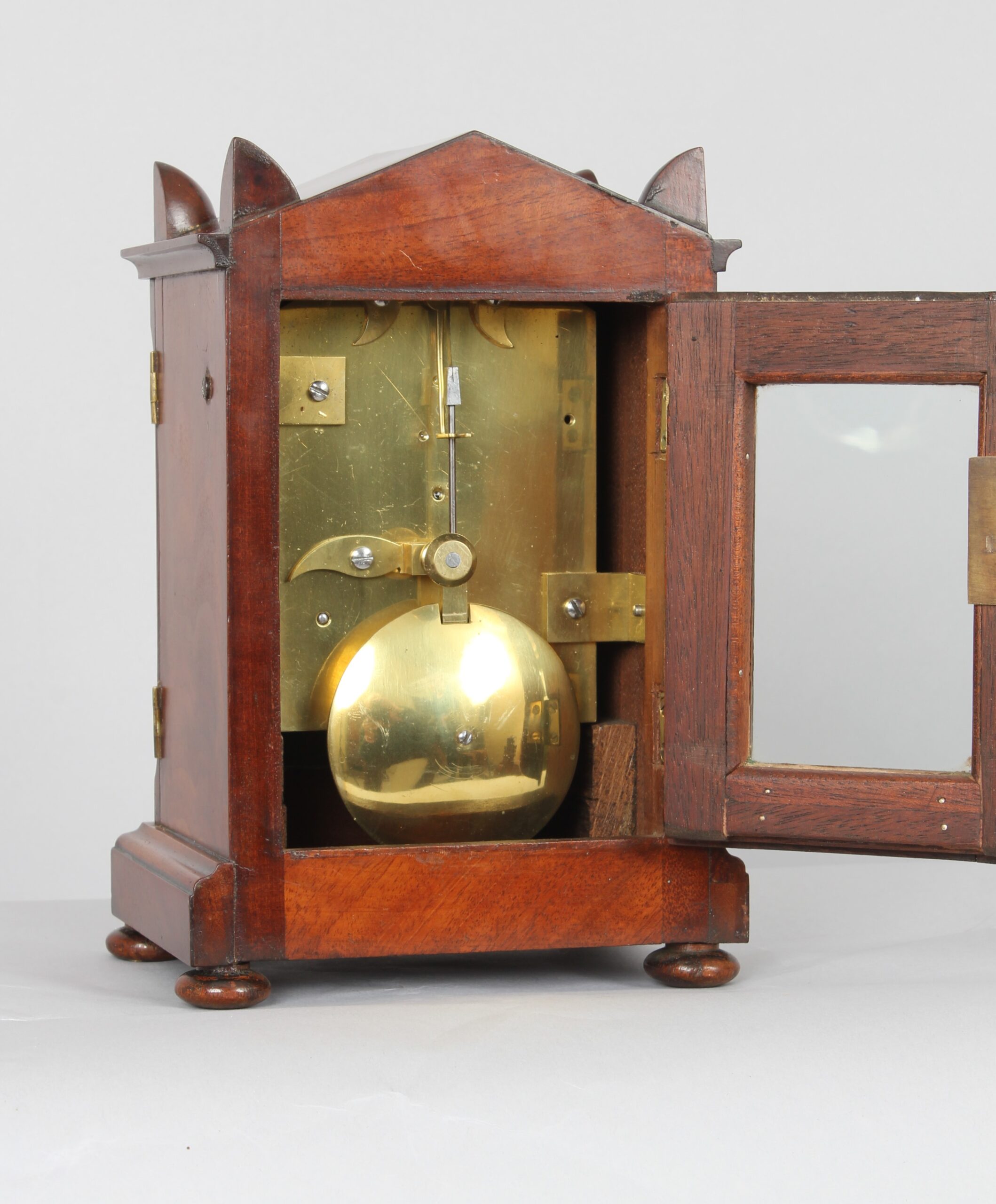 A fine George IV period mahogany mantel / library clock
