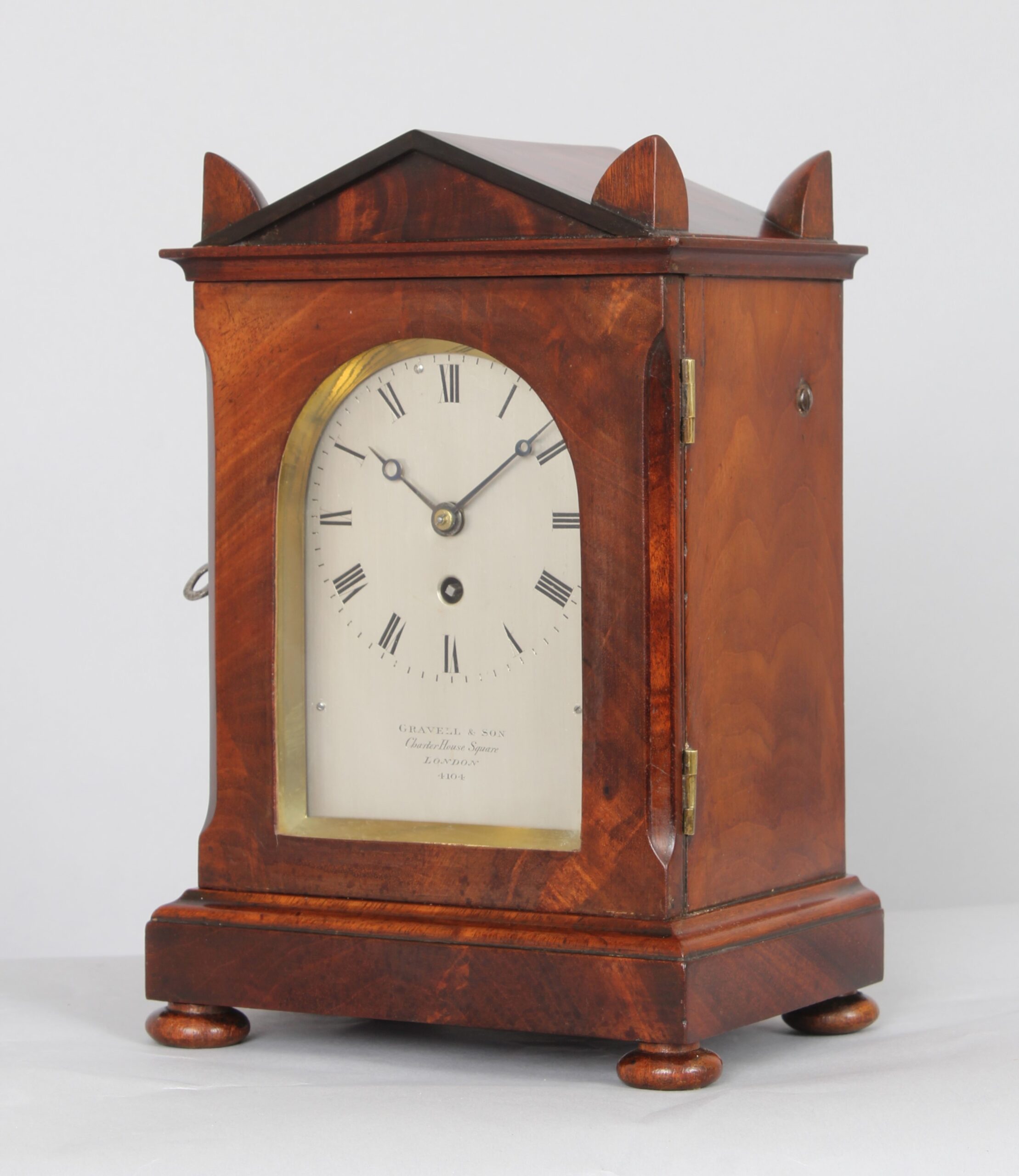 A fine George IV period mahogany mantel / library clock