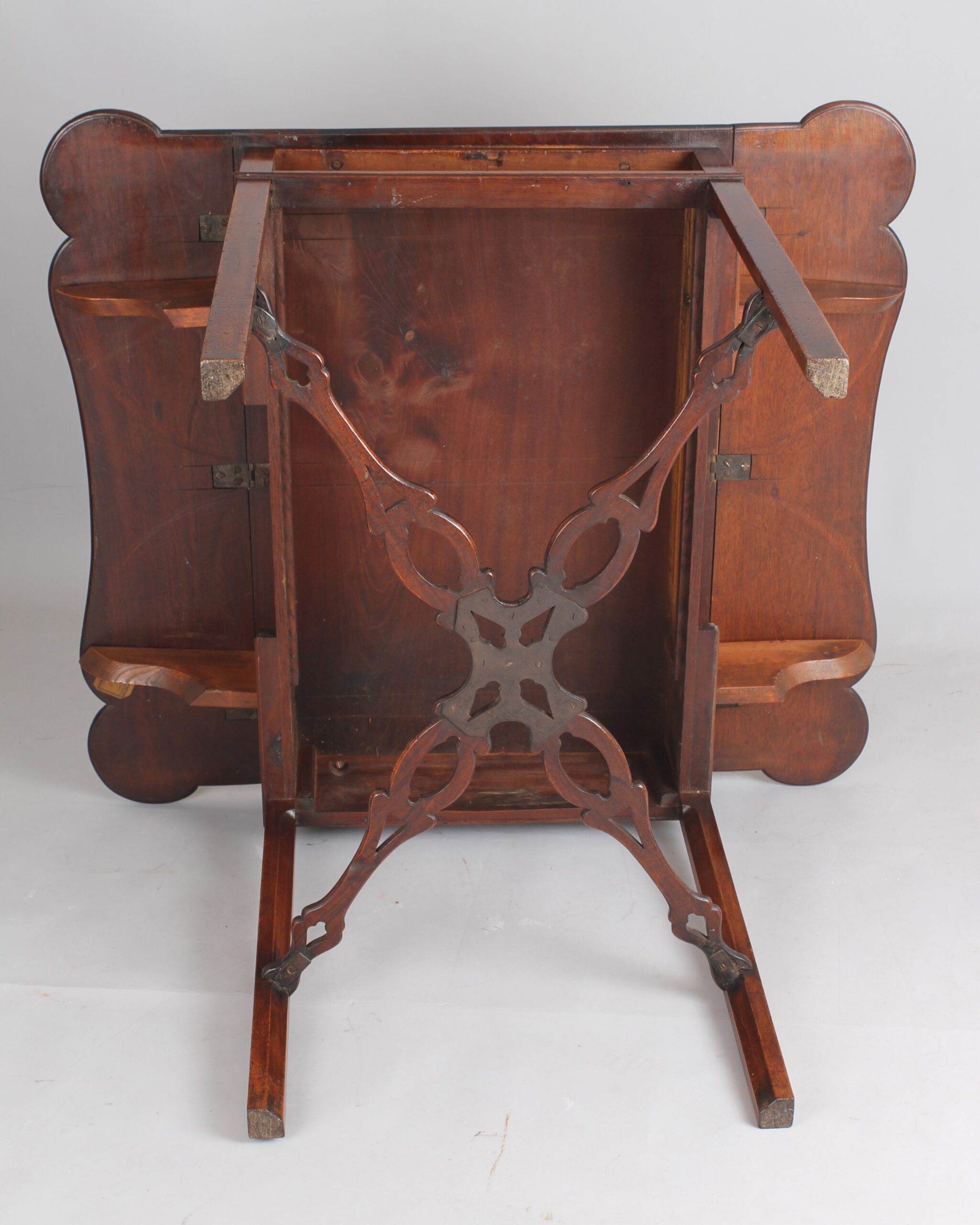 GIII mahogany Pembroke table