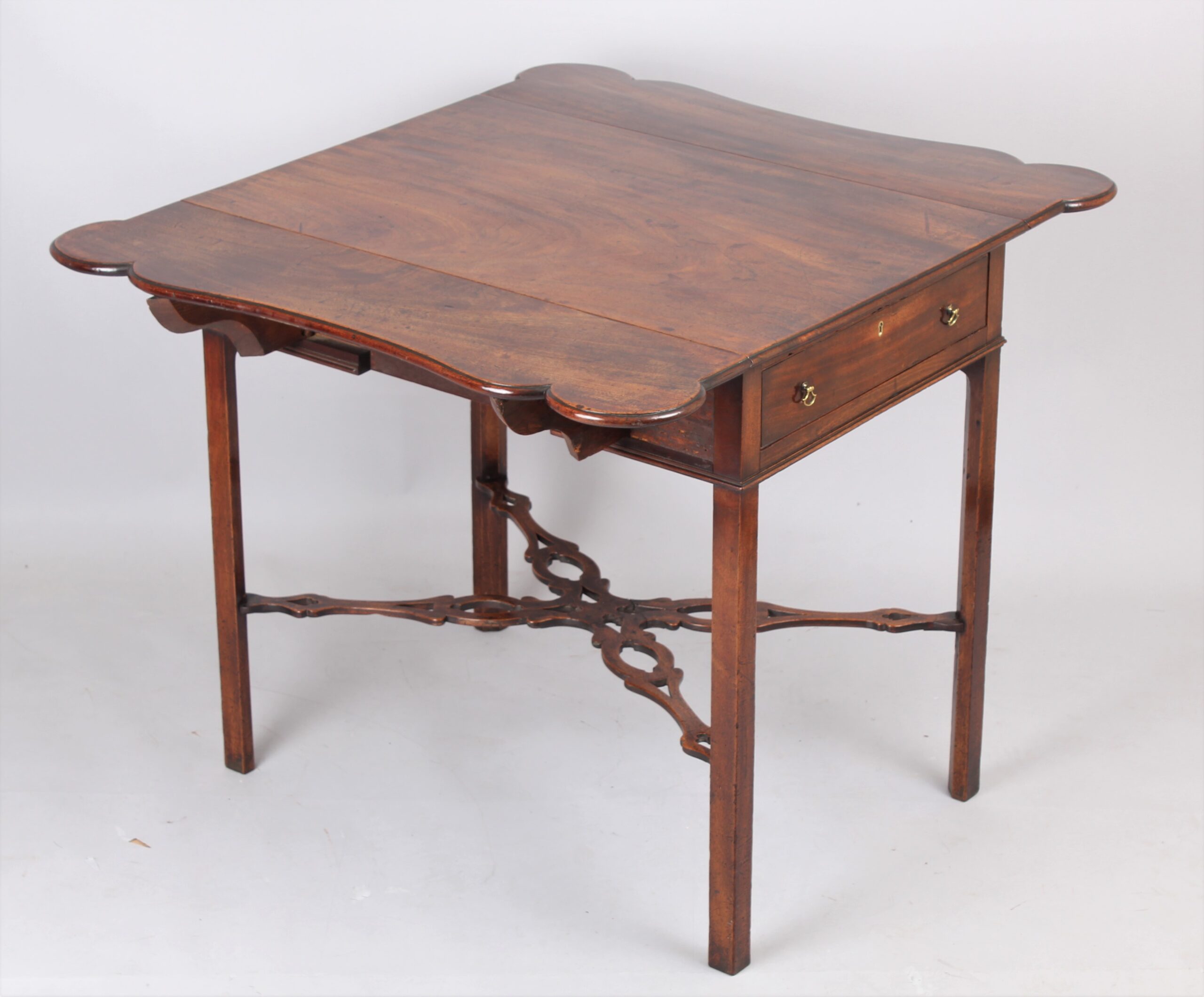 GIII mahogany Pembroke table