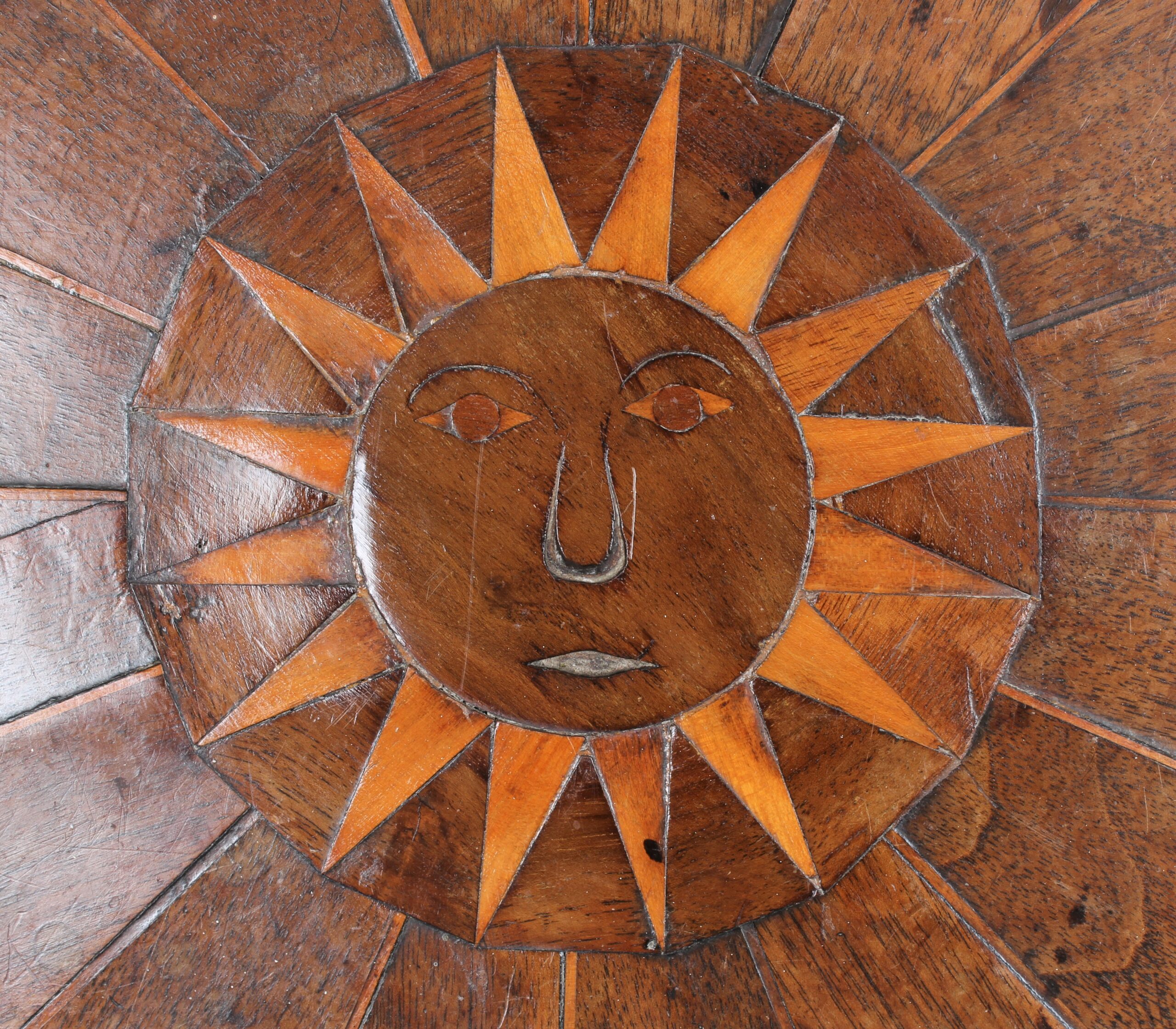 A 16 sided round tray