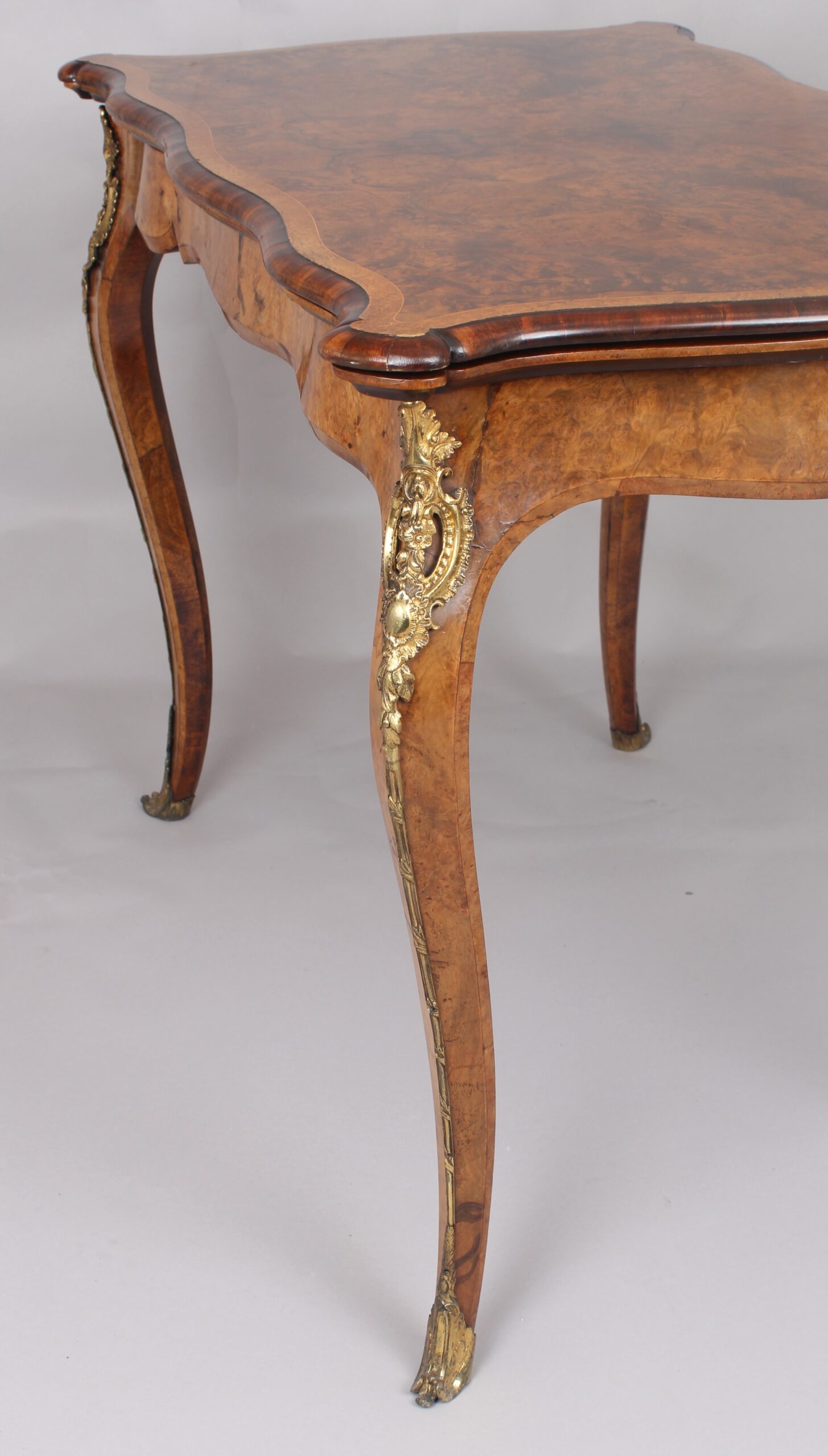 Fine quality Victorian burr-walnut card-table