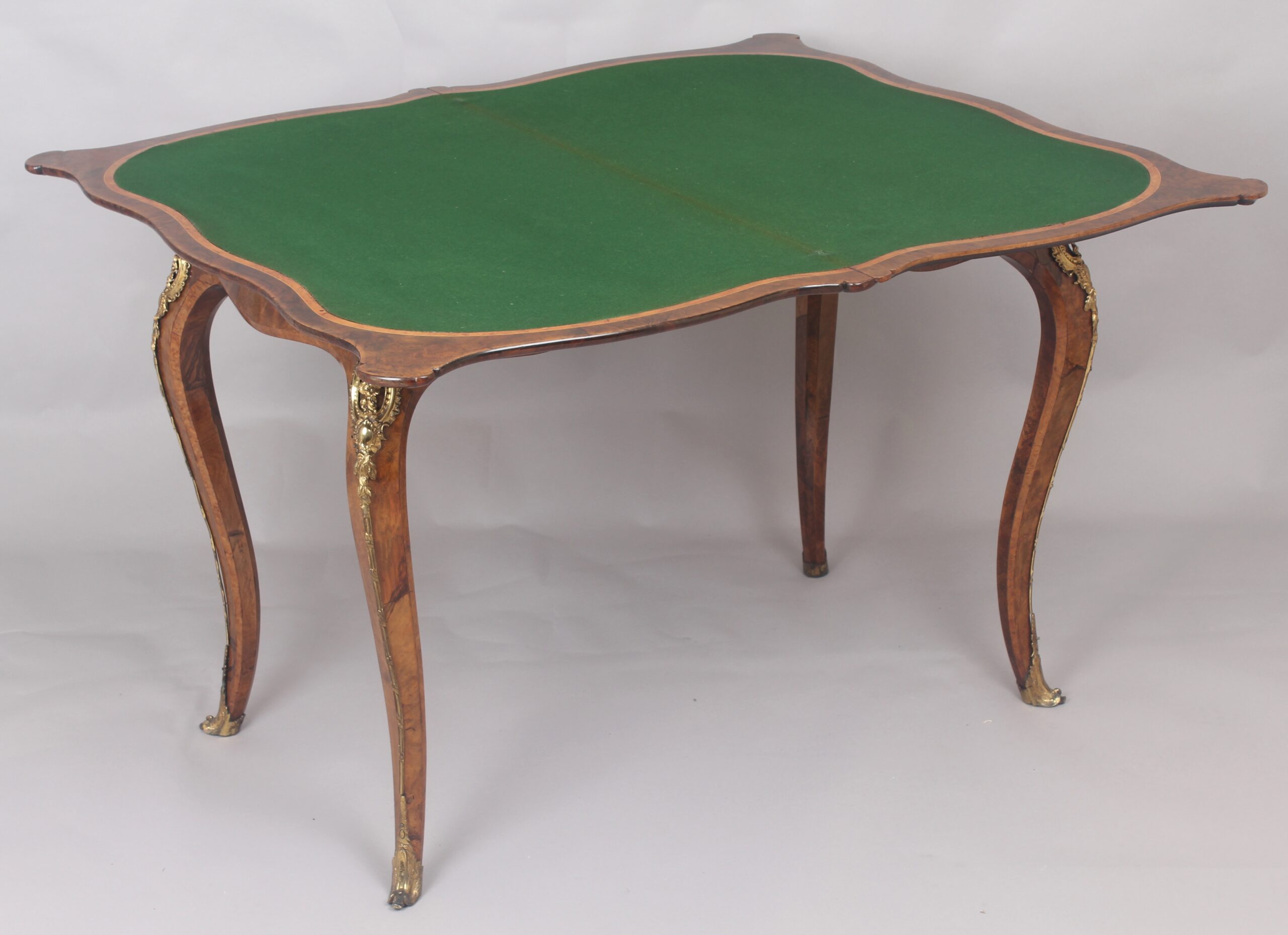 Fine quality Victorian burr-walnut card-table