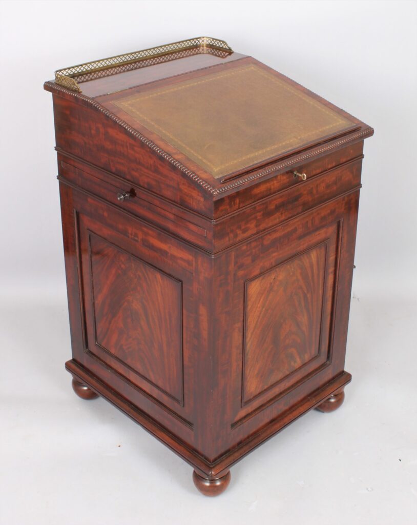 Very fine mahogany Davenport in the manner of Gillows
