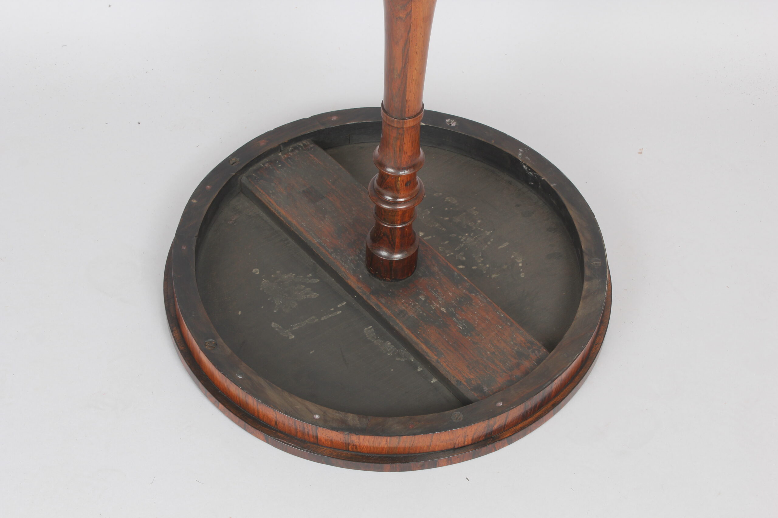 Fine rosewood circular occasional lamp table