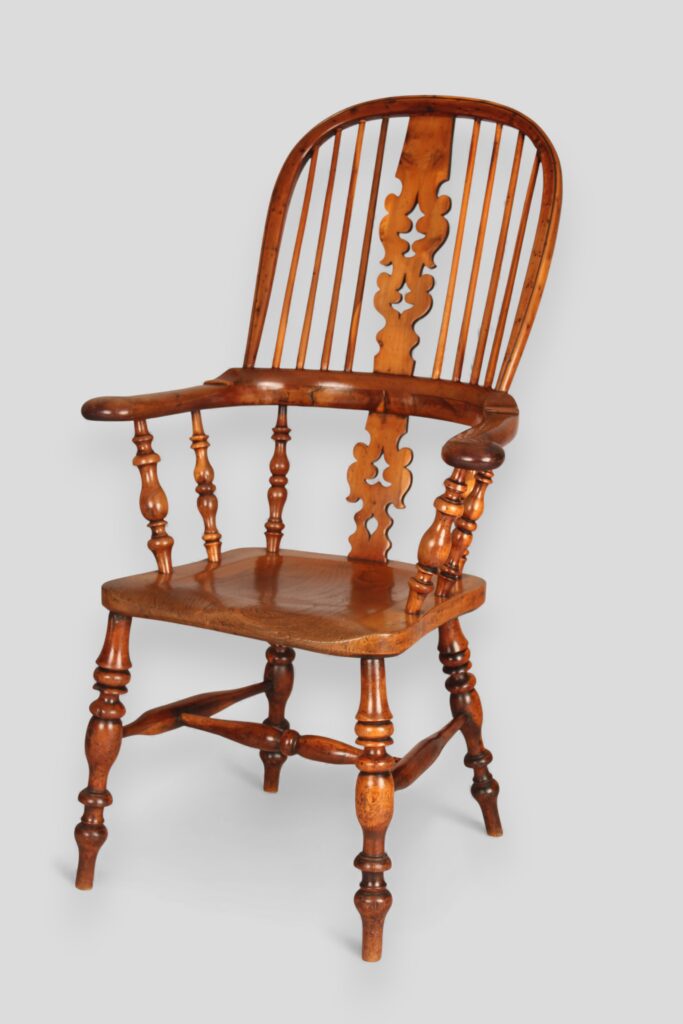 Very fine yew wood Windsor arm-chair