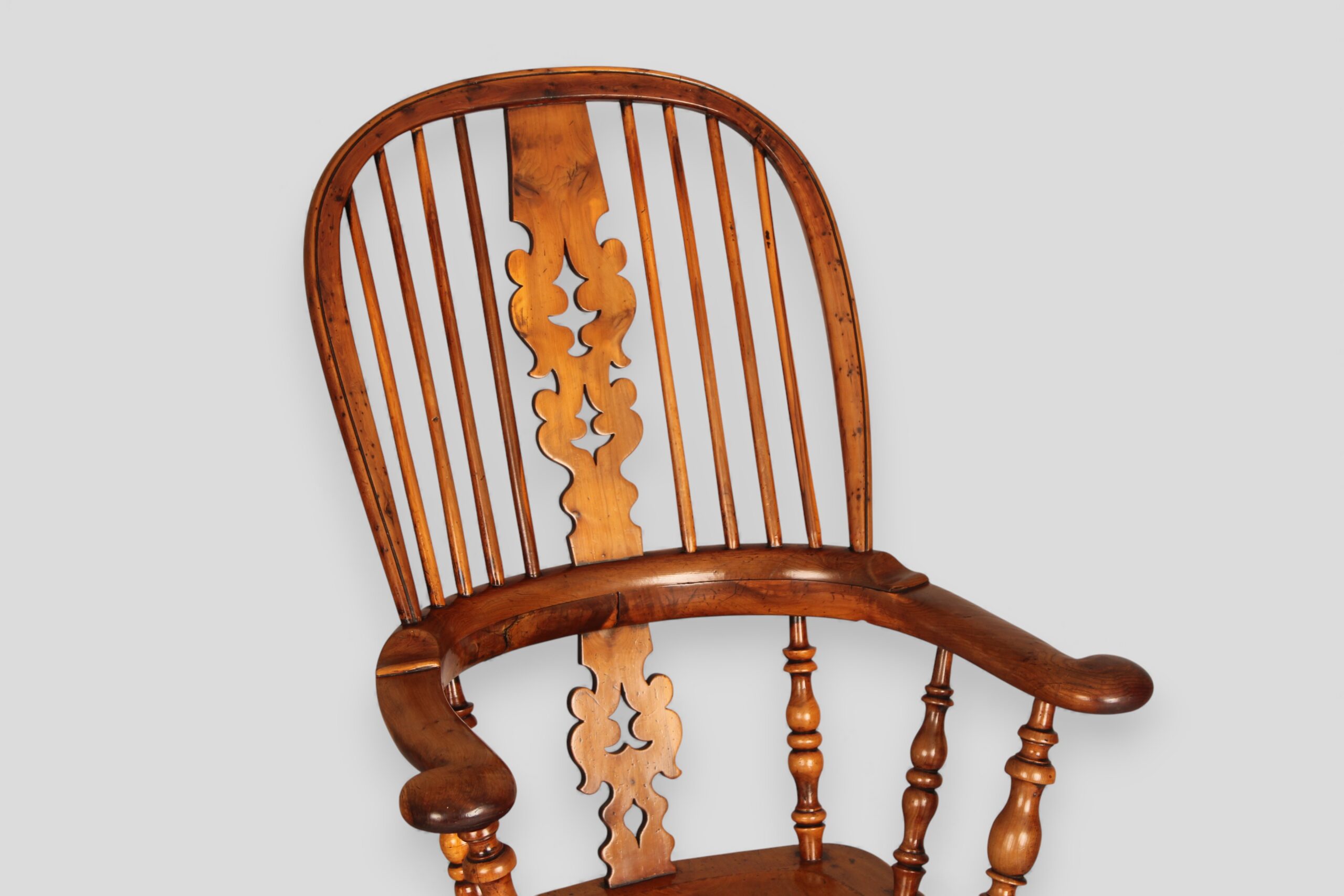 Very fine yew wood Windsor arm-chair